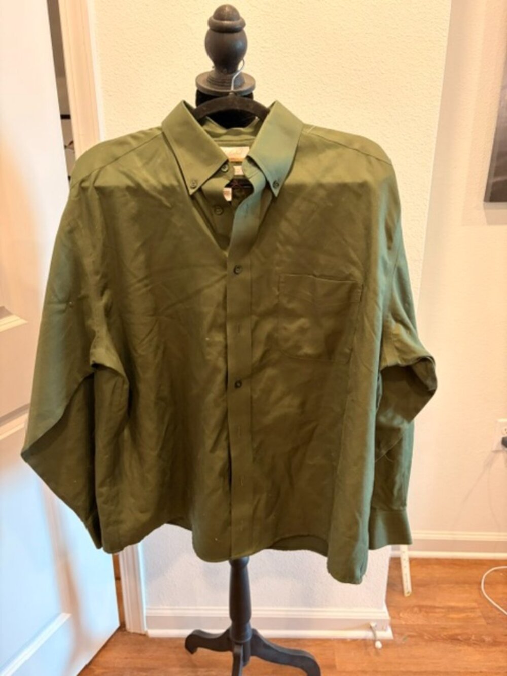 Women's XL/Unisex dark green button up shirt